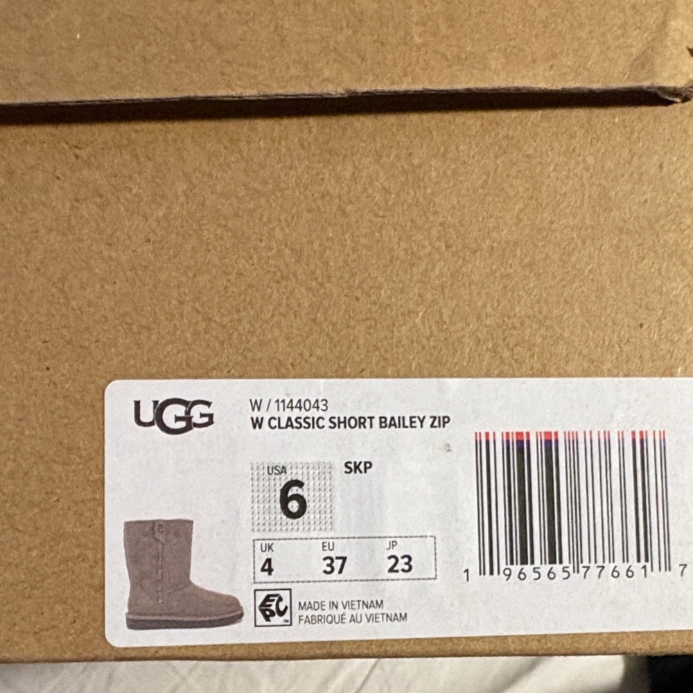 UGG Classic Tan Suede Boots - Picture 6 of 6